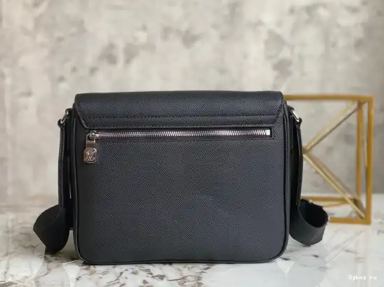 PM DISTRICT LOUIS VUITTON 0607
